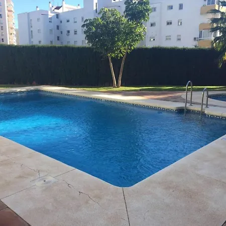 Апартаменты Lujoso Atico Con Vistas Al Mar, Piscina & Parking Фуэнхирола