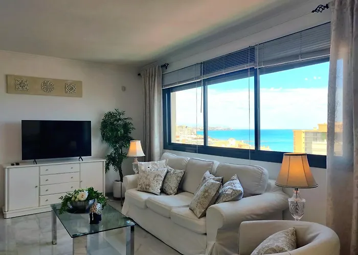 Lujoso ático Con Vistas Al Mar, Piscina&parking Fuengirola